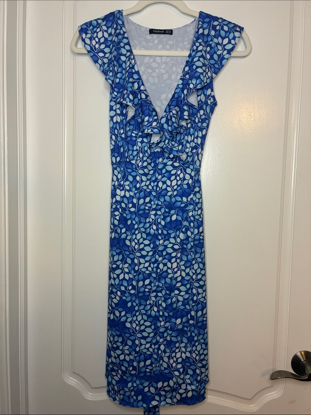 PattyBoutik Blue and White Leaf-Print Ruffle Dress